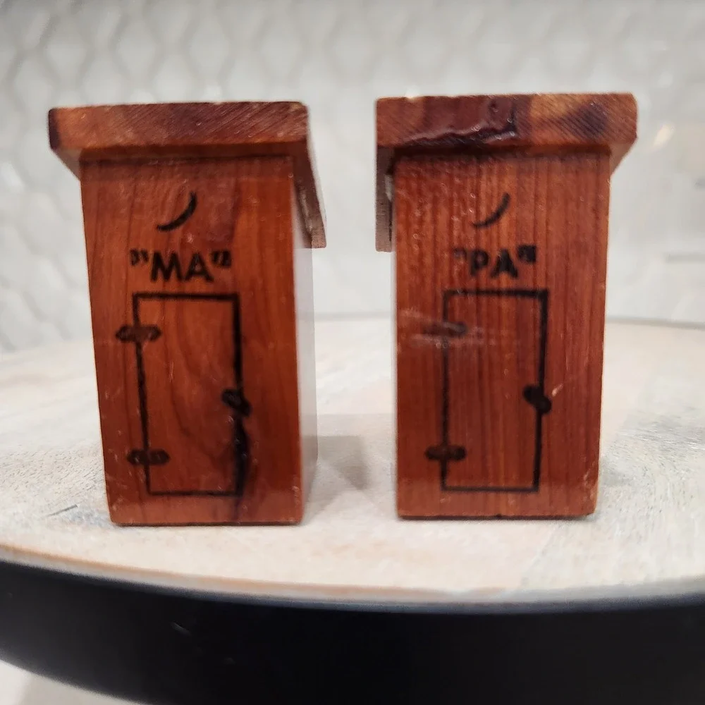 VTG‎ Wood Ceramic Outhouse Salt Pepper Shakers Ma Pa Boot Hill Dodge City Kansas